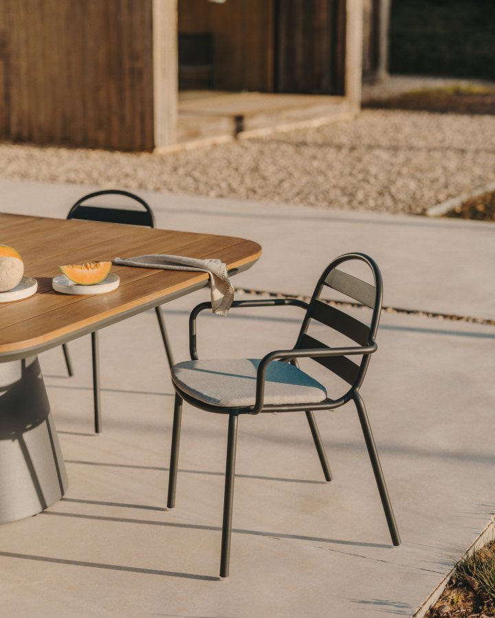 KAVE HOME Joncols hagestol, med armlener, stabelbar - gr aluminium