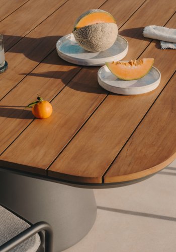 KAVE HOME Tudon hagebord, firkantet - teak og gr aluminium (148x148)