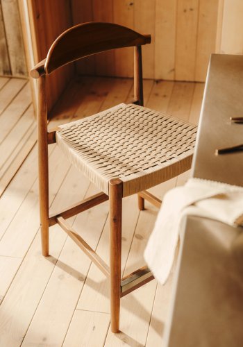 KAVE HOME Nina barkrakk, m ryggsttte og fotsttte - beige tau og valnttfinish akasietre (H:62)