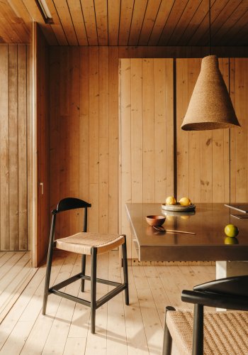 KAVE HOME Nina barkrakk, med ryggsttte og fotsttte - beige tau og svart akasietre (H:62)