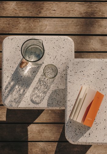 KAVE HOME Saura salongbord i hvit terrazzo med hvit terrazzoplate 32 x 48 x 48