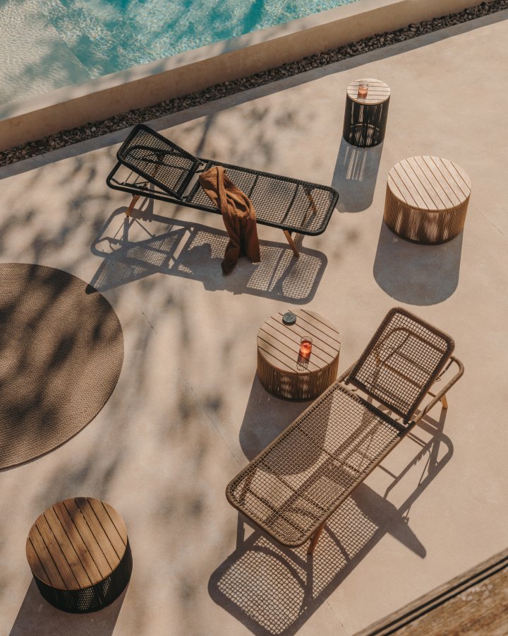 KAVE HOME Dandara fluktstol - beige streng, akasietre og stlkonstruksjon (195x63)