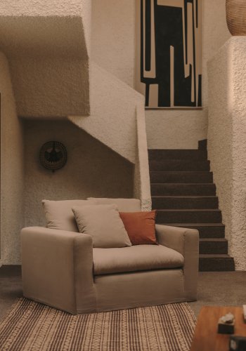 KAVE HOME Nora lenestol, med armlener og avtagbart trekk - taupe lin og bomull (B:140)