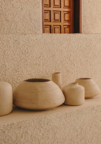 KAVE HOME Serina dekorativ vase, rund - hvit pappmaché (36,5)