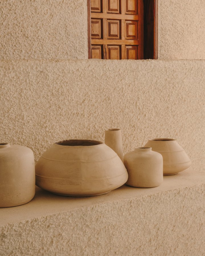 KAVE HOME Serina dekorativ vase, rund - hvit pappmaché (36,5)