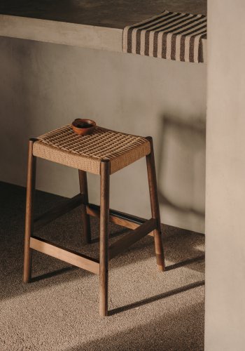 KAVE HOME Yalia krakk, med fotsttte - naturlig tau og valnttfarget eik (H:65)