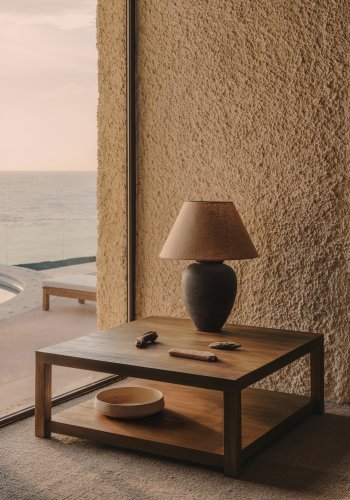 KAVE HOME Sashi sidebord, m. 1 hylle - naturlig teak (90x90)