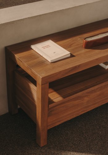 KAVE HOME Sashi TV-bord, m. 1 pent rom og 2 skuffer - naturlig teak (200x40)