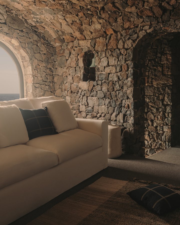 KAVE HOME Nora 4-manns sofa, med armlener og avtagbart trekk - taupe lin og bomull (B:340)