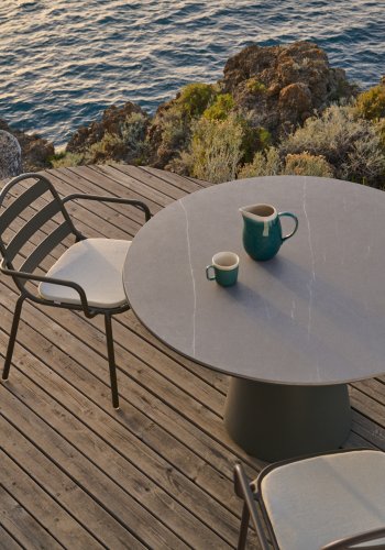 KAVE HOME Tudon hagebord, rundt - keramikk og grnn aluminium (120)