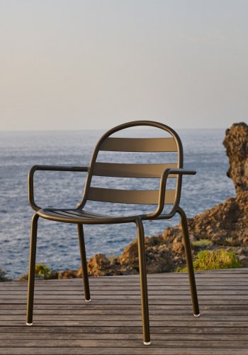 KAVE HOME Joncols hagestol, med armlener, stabelbar - gr aluminium