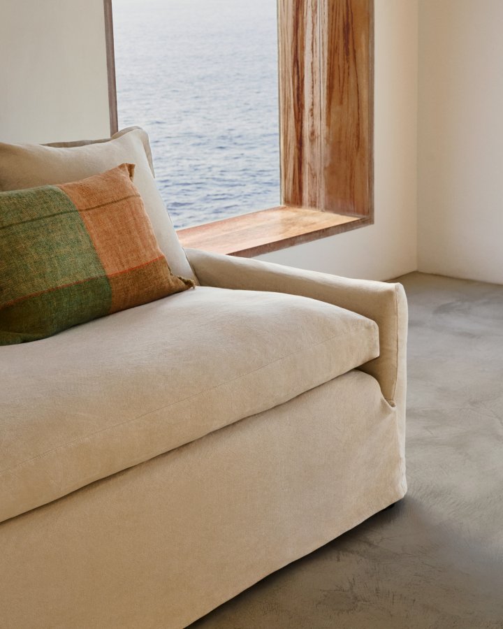KAVE HOME Zenira sofa med avtakbart trekk og beige puter i bomull og lin, 230 cm