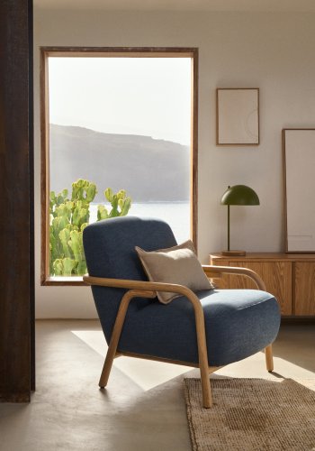 KAVE HOME Sylo lenestol, med armlener - bltt stoff og naturlig ask