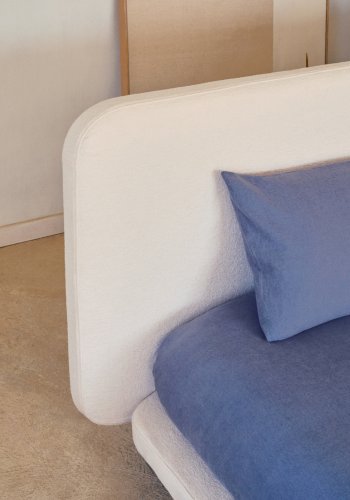 KAVE HOME Trekk til Odum seng i beige microboucl&eacute; til en madrass p� 180 x 200 cm