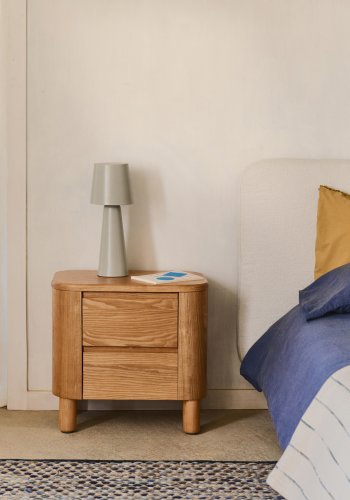 KAVE HOME Salaya nattbord i askfiner, 55 cm x 50 cm