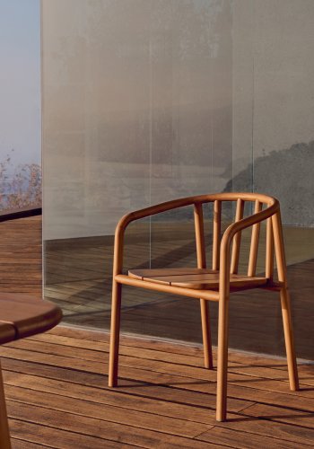 KAVE HOME Turqueta hagestol, med armlener, stablebar - naturlig teak