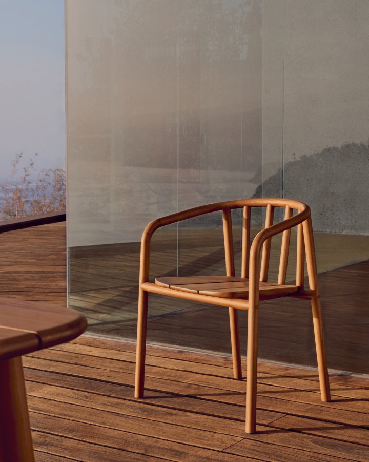 KAVE HOME Turqueta hagestol, med armlener, stablebar - naturlig teak