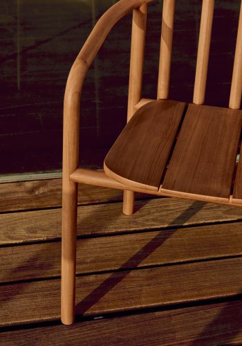 KAVE HOME Turqueta hagestol, med armlener, stablebar - naturlig teak