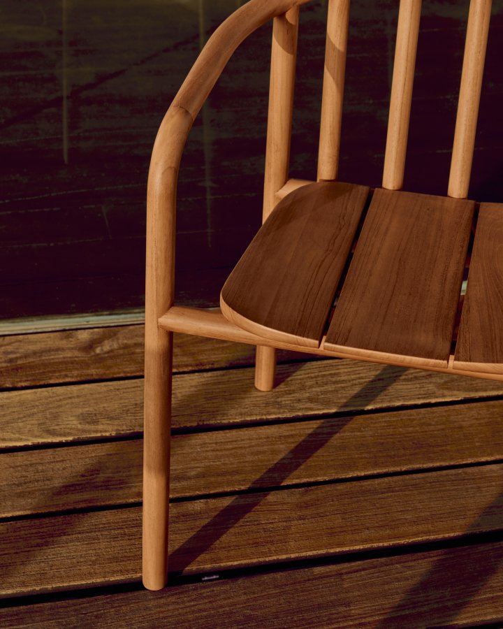 KAVE HOME Turqueta hagestol, med armlener, stablebar - naturlig teak
