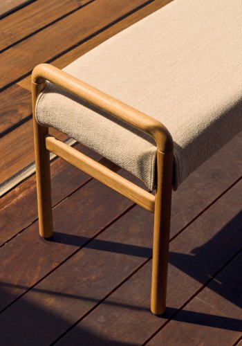 KAVE HOME Macaret-benk med avtakbart trekk heltre eik med naturlig finish 120 cm FSC Mix Credi