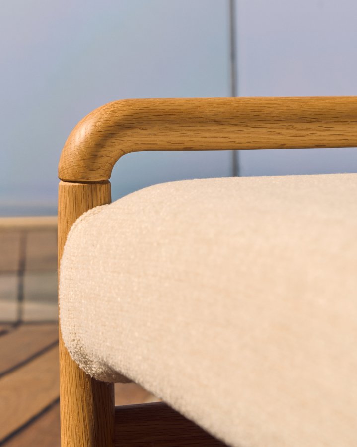 KAVE HOME Macaret-benk med avtakbart trekk heltre eik med naturlig finish 120 cm FSC Mix Credi