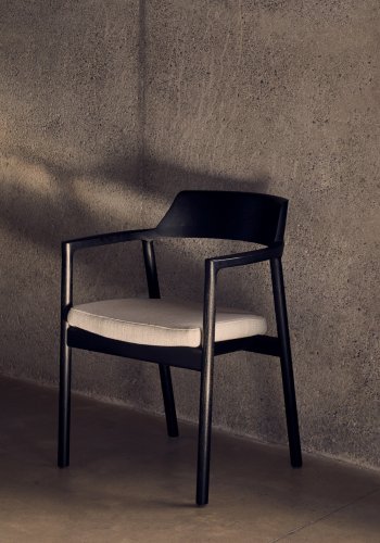 KAVE HOME Alocs stoltrekk i beige chenille heltre eik svart finish FSC Mix Credit