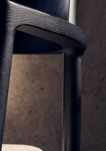 KAVE HOME Alocs stoltrekk i beige chenille heltre eik svart finish FSC Mix Credit