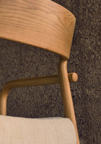 KAVE HOME Falconera stol med avtakbart trekk i heltre eik med naturlig finish FSC Mix Credi