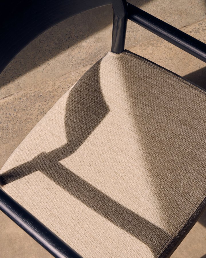 KAVE HOME Falconera stol med avtakbart trekk i heltre eik med sort finish FSC Mix Credit