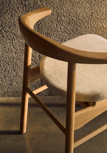 KAVE HOME Timons stoltrekk i beige chenille heltre eik naturlig finish FSC Mix Credi