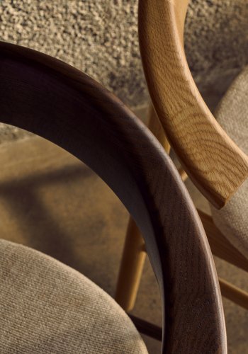 KAVE HOME Timons stoltrekk i beige chenille heltre eik naturlig finish FSC Mix Credi