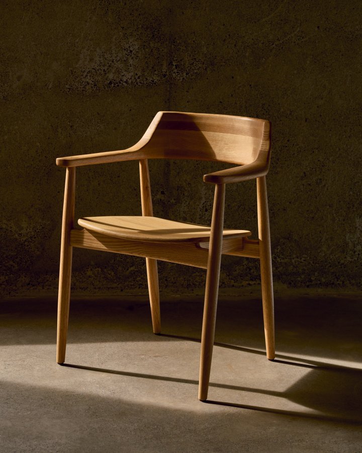 KAVE HOME Fondes stol i heltre eik med naturlig finish FSC Mix Credit