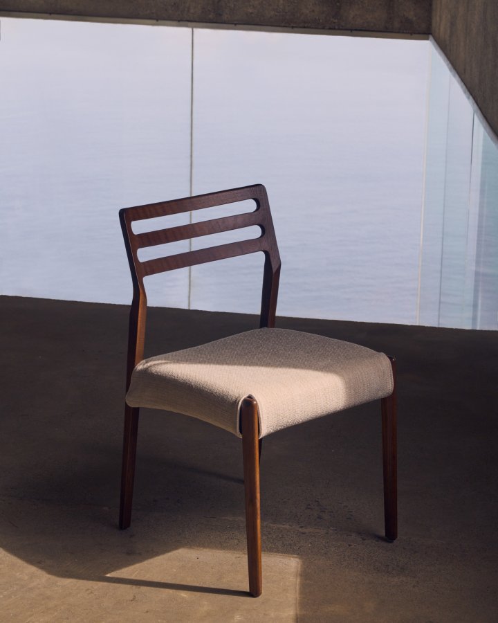 KAVE HOME Cudia stol avtagbart trekk i beige chenille heltre eik, valnttfinish FSC Mix Credit