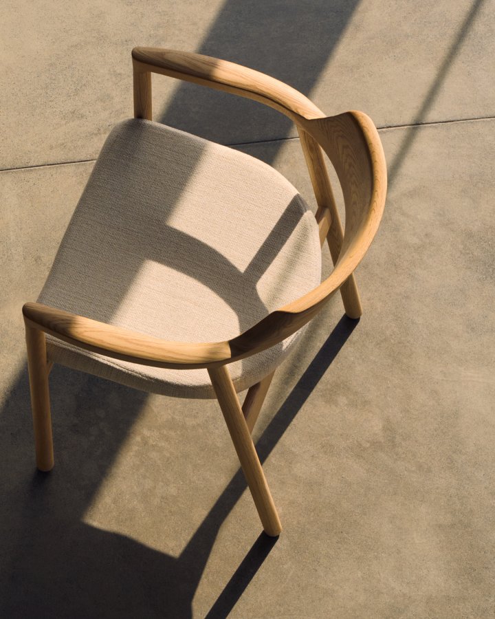 KAVE HOME Alocs stoltrekk i beige chenille heltre eik naturlig finish FSC Mix Credit