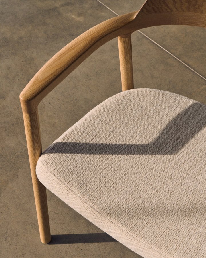 KAVE HOME Alocs stoltrekk i beige chenille heltre eik naturlig finish FSC Mix Credit