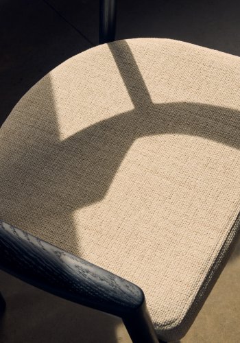 KAVE HOME Alocs stoltrekk i beige chenille heltre eik svart finish FSC Mix Credit