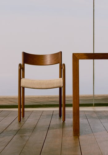 KAVE HOME Falconera stol med avtakbart trekk i heltre eik med valnttfinish FSC Mix Credit