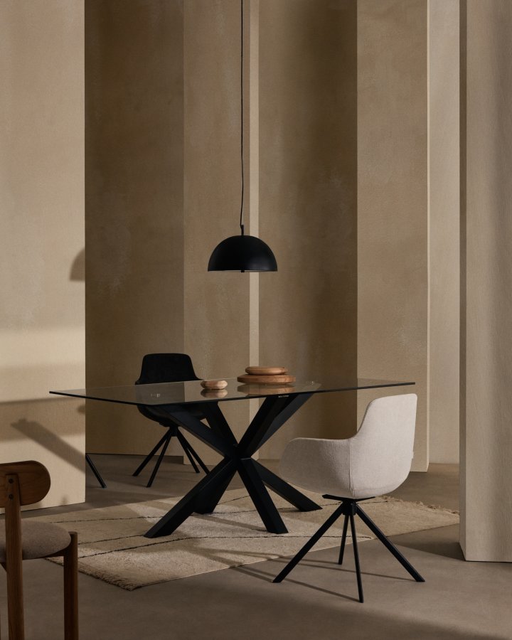 KAVE HOME Tissiana selvsentrerende svingstol, med armlener - beige chenille og matt sort aluminium