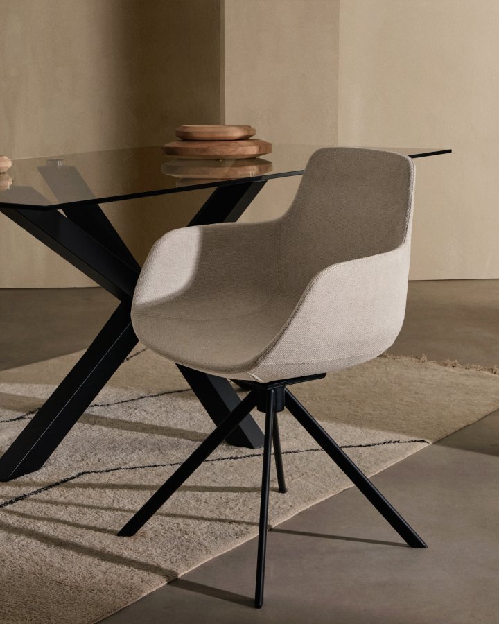 KAVE HOME Tissiana selvsentrerende svingstol, med armlener - beige chenille og matt sort aluminium