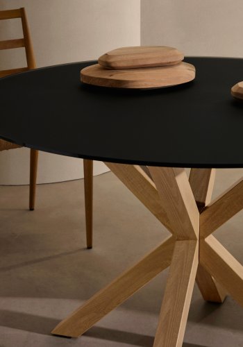 KAVE HOME Argo rundt bord i frostet svart glass og stlben med treeffekt, 120 cm