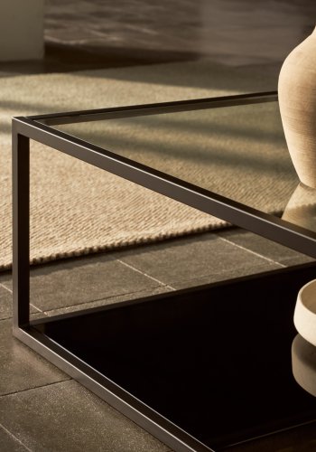 KAVE HOME Greenhill salongbord, med hylle - klart glass og sort stl (80x80)