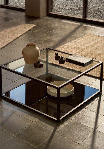 KAVE HOME Greenhill salongbord, med hylle - klart glass og sort stl (80x80)