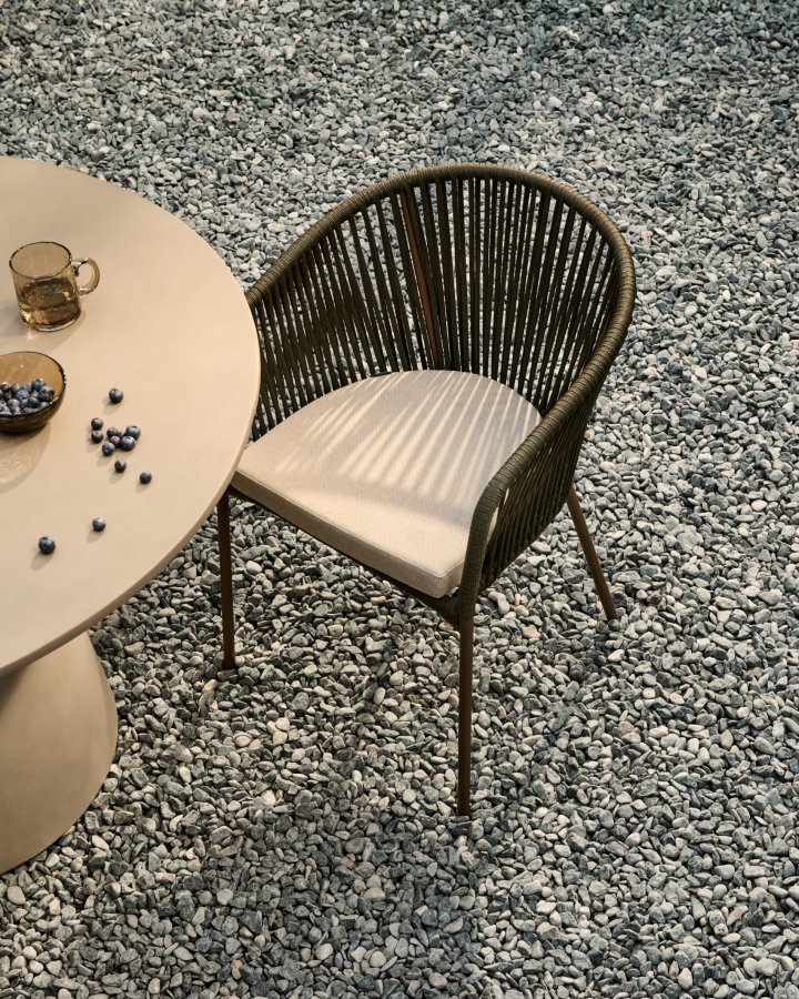 KAVE HOME Yanet hagestol, med armlener - grnn snor og stl