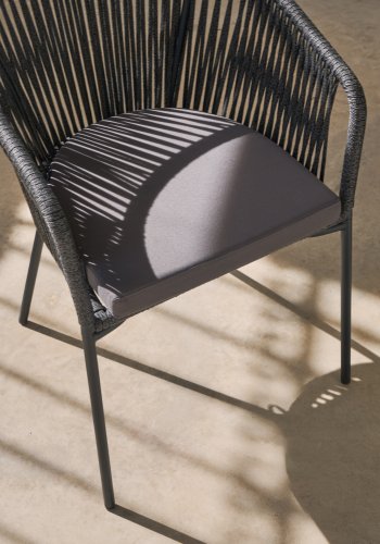 KAVE HOME Sort Yanet hagestol, med armlener og stoffpute - stl 