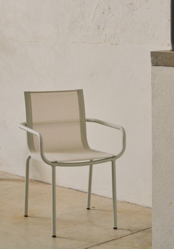 KAVE HOME Galdana hagestol, med armlener - stables - hvit aluminium