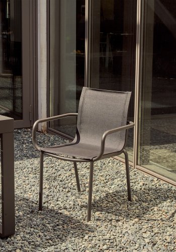 KAVE HOME Galdana hagestol, med armlener, stabelbar - mrkegr aluminium