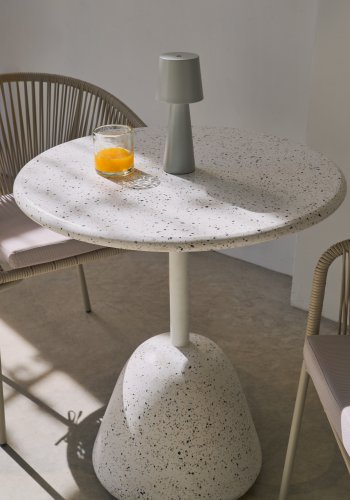 KAVE HOME Saura bord i hvit terrazzo med hvit terrazzoplate, 75 x 70