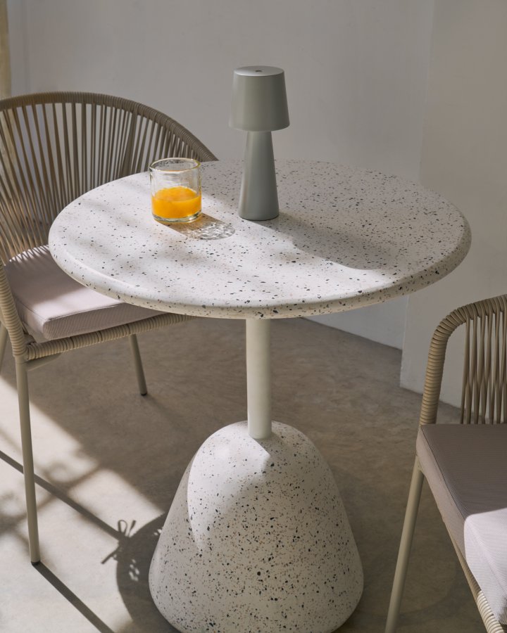 KAVE HOME Saura bord i hvit terrazzo med hvit terrazzoplate, 75 x 70