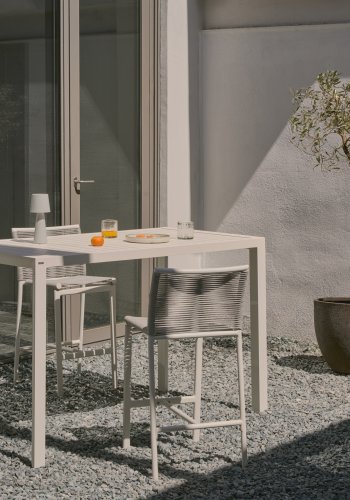 KAVE HOME Culip utendrs barkrakk, med ryggsttte og fotsttte, stablebar - tau og hvit aluminium