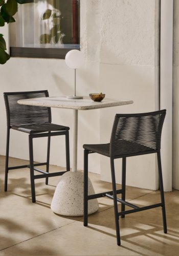 KAVE HOME Saura hyt barbord i hvit terrazzo med hvit terrazzoplate, 99 x 70 x 70 cm